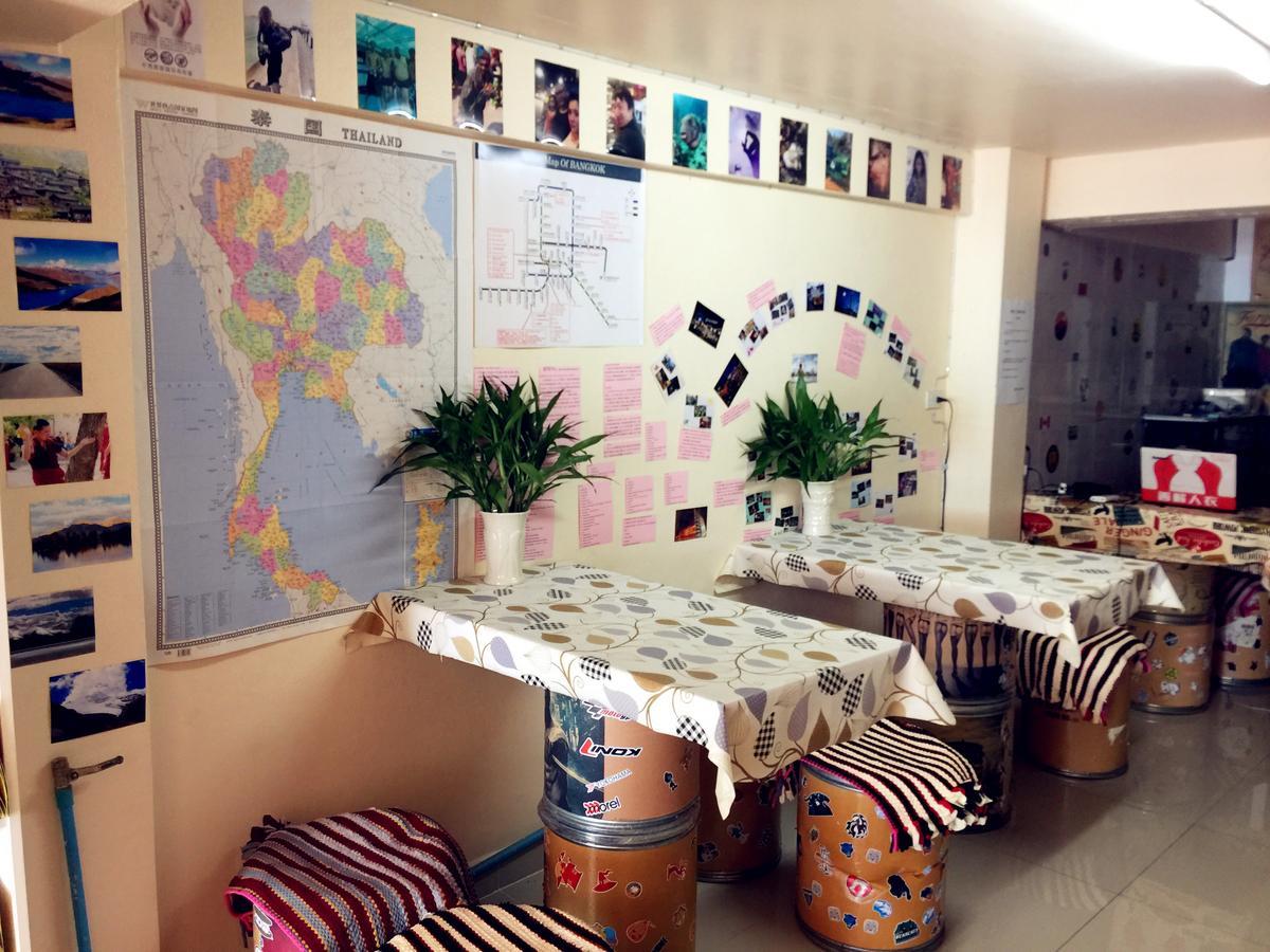 Small Elephant Hostel バンコク都 エクステリア 写真