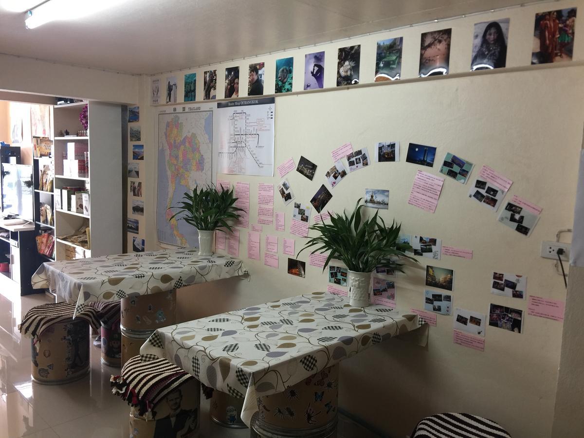 Small Elephant Hostel バンコク都 エクステリア 写真