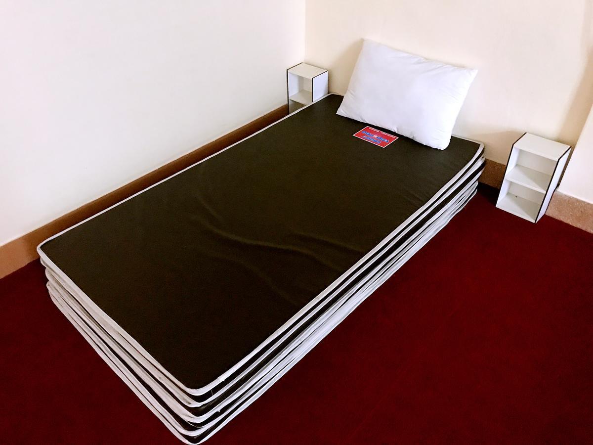 Small Elephant Hostel バンコク都 エクステリア 写真